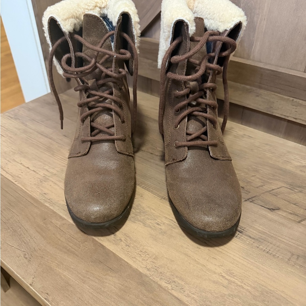 UGG® Women's Zea Leather Uptown Wedge Boots Size 11